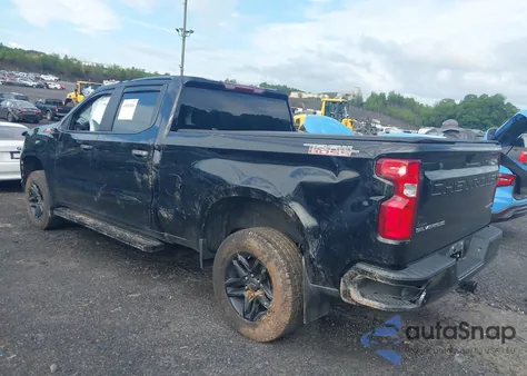 2021 Chevrolet Silverado K1500 Trail Boss Custom z USA, uszkodzony, nr VIN 1GCPYCEH5MZ241478